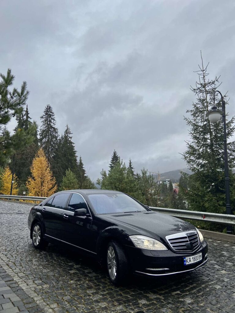 Mercedes S class with a driver in Bukovel